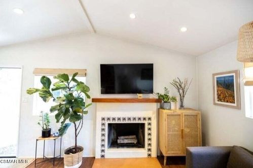 1231 Micheltorena St, Santa Barbara, CA 93101-4944