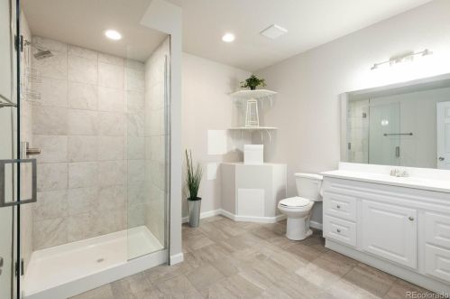 27205 Ottawa Dr, Aurora CO 80016-7542 exterior