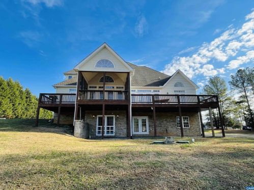 1066 Fox Hollow Ln, Bybee, VA 22963-4925