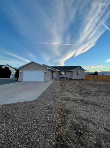 1594 Tejon Dr, Pueblo, CO 81007-4009