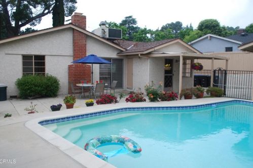 5042 Carolyn Way, Glendale CA  91214-1061 exterior