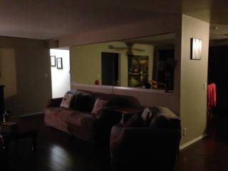 208 Dorena Dr, Thousand Oaks CA  91320-3118 exterior