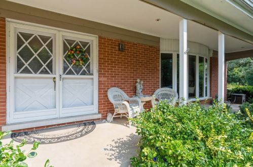 1145 Wincanton Dr, Bannockburn, IL 60015-3138