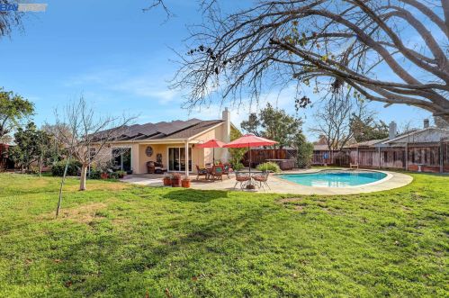 672 Swallow Dr, Livermore, CA 94551-2515