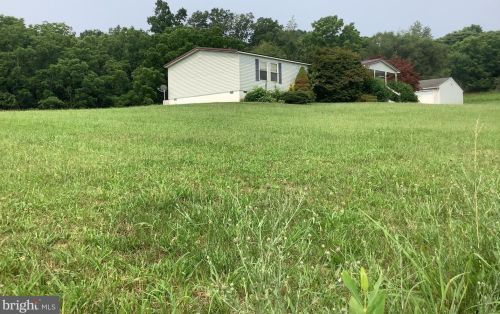 245 Gladiator Way, Hedgesville WV 25427-6578 exterior