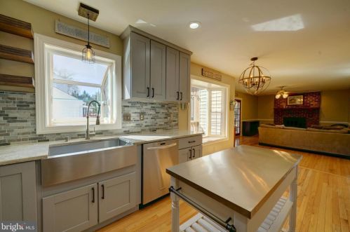 1900 Autumn Ridge Cir, Silver Spring MD 20906-5826 exterior