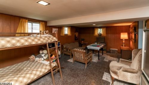 4 Lawrence Dr, Hackettstown NJ  07840-2510 exterior