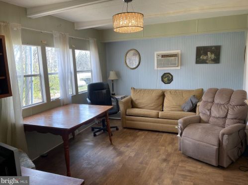 608 Park View Dr, Richmond National Battlefiel, VA 22835-4805