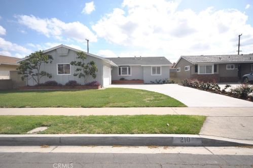 210 Agate St, Anaheim CA  92804-2504 exterior