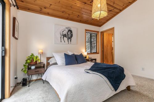 12555 Hillside Dr, Truckee CA  96161-6330 exterior