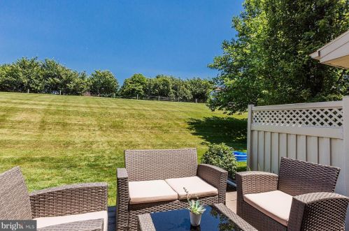 673 Royal Vw Dr, Lancaster PA  17601-2873 exterior