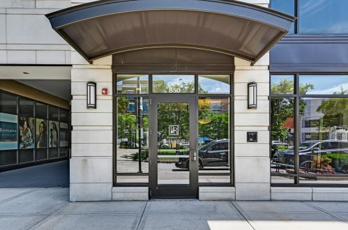 850 Village Center Dr, Willowbrook IL  60527-4534 exterior