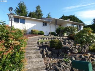 650 Crestview Dr, Winchester Bay, OR 97467-1510
