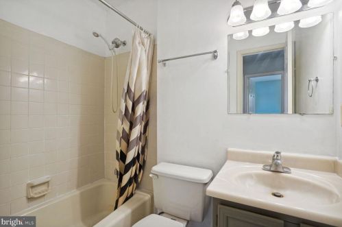 11378 Cromwell Ct, Woodbridge VA  22192-1118 exterior