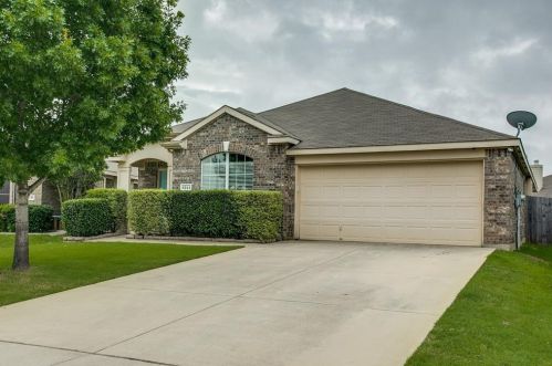 6244 Chalk Hollow Dr, Fort Worth TX  76179-7722 exterior