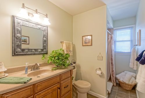 16 Las Vegas Rd, Lavallette NJ 08735-1815 exterior