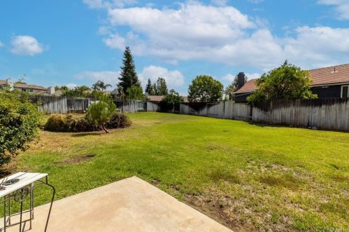 204 Donna Dr, Redlands, CA 92374-5526