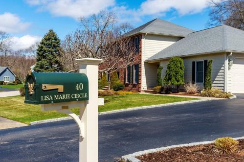 40 Lisa Marie Cir, Warwick, RI 02886-9550