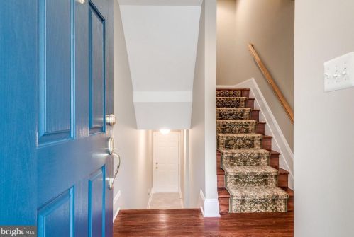 1940 Crescent Park Dr, Herndon, VA 20190-3289