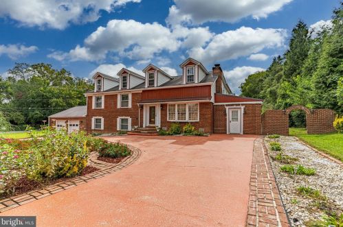 7287 Redd Rd, Falls Church, VA 22043-2711