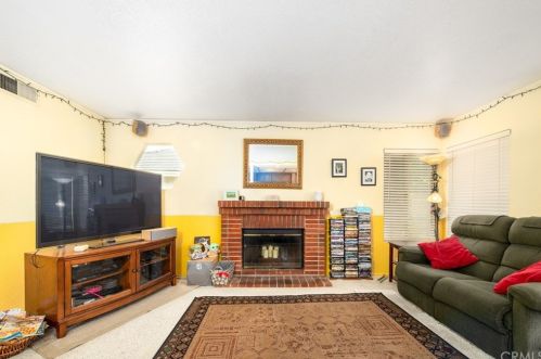 13613 Oxford Ct, Chino, CA 91710-6626