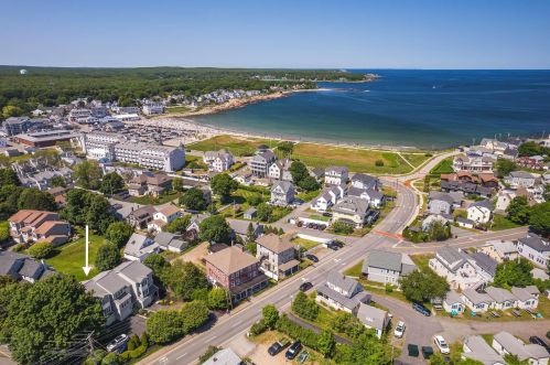 9 Long Beach Ave, York, ME 03909-6551