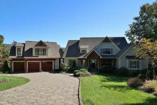 54 Bayview Cir, Penhook, VA 24137-5212