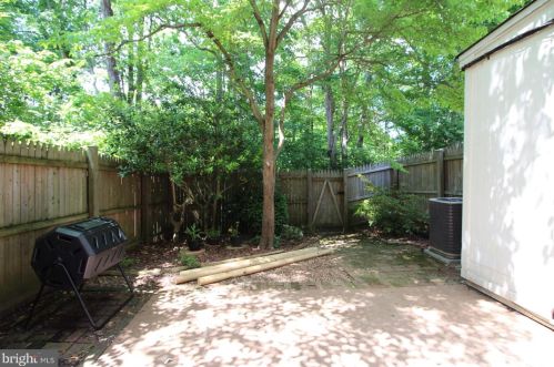 7676 Tiverton Dr, Springfield VA  22152-2018 exterior