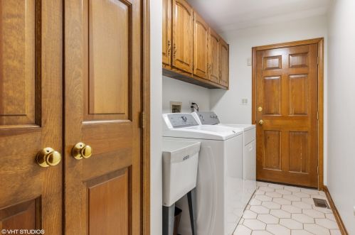 115 Eastern Ave, Willowbrook IL  60514-1414 exterior