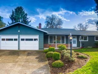 220 Cherry Ln, Albany, OR 97321-1664