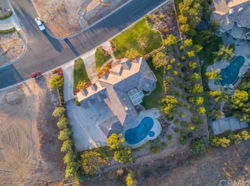 7300 Chateau Ridge Ln, Riverside CA  92506-7542 exterior