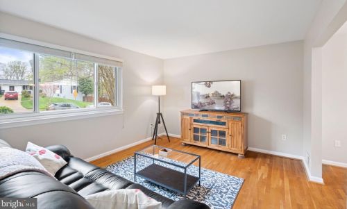 8811 Kenilworth Dr, Springfield VA  22151-1103 exterior