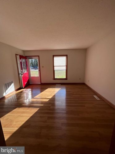 158 Opal Ln, Montross, VA 22520-2704