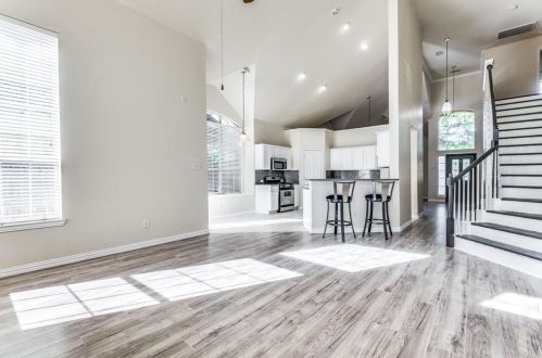 9005 Crown Point Cir, Irving TX  75063-4815 exterior