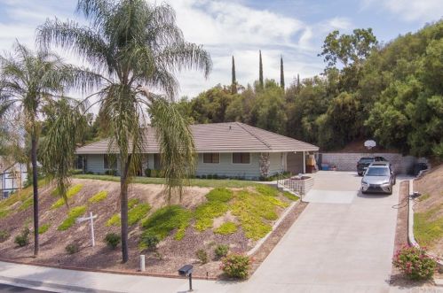 1500 Mohave Dr, Colton, CA 92324-4812