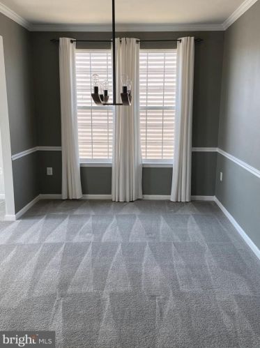 118 Un Rdg Dr, Charles Town WV 25414-4937 exterior