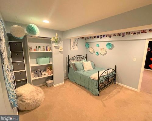 2258 Water Garden Dr, Hanover PA 17331-8319 exterior