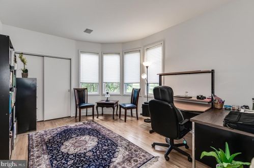 8 Tomlyn Dr, Princeton NJ  08540-4316 exterior