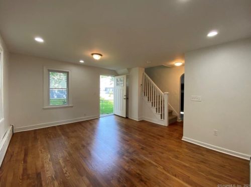 11 Hawkins St, Derby CT  06418-1533 exterior