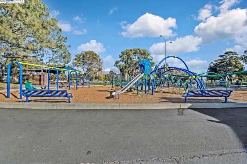 14414 Outrigger Dr, San Leandro CA 94577-6417 exterior