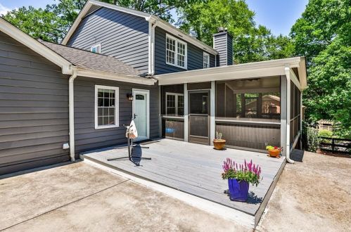 7225 Hunters Branch Dr, Atlanta GA  30328-1718 exterior