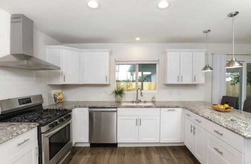 338 Plaza De Benito Juarez, Vista CA  92083-3549 exterior