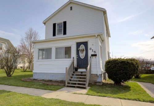 315 8th St, Hillcrest, IL 61068-1442