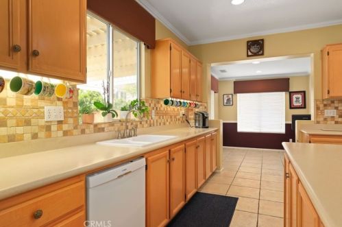 12595 Orangeblossom Ln, Riverside CA  92503-7058 exterior