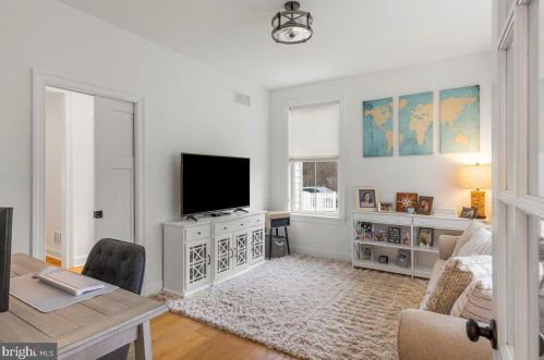 17 Redman Ave, Tavistock NJ  08033-2316 exterior