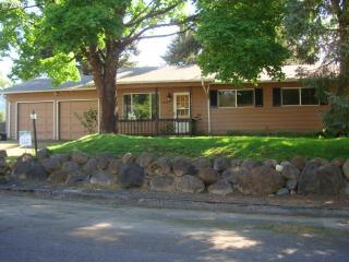 1070 Spruce Ct, Damascus, OR 97080