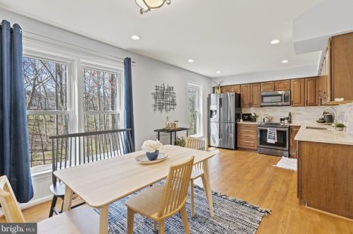 5784 Crownleigh Ct, Springfield VA  22015-1885 exterior