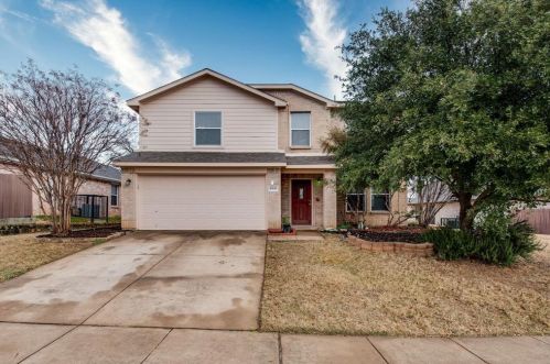 8057 Brook Ridge Dr, Fort Worth, TX 76120-2621