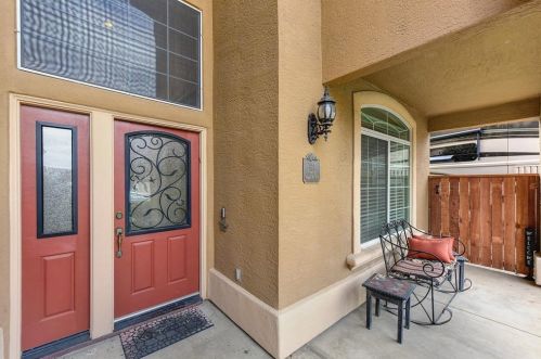 8767 Hopedale Ct, Elk Grove, CA 95624-3875