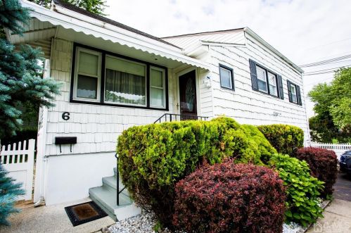 6 Arlington Dr, Perth Amboy, NJ 08863-1314